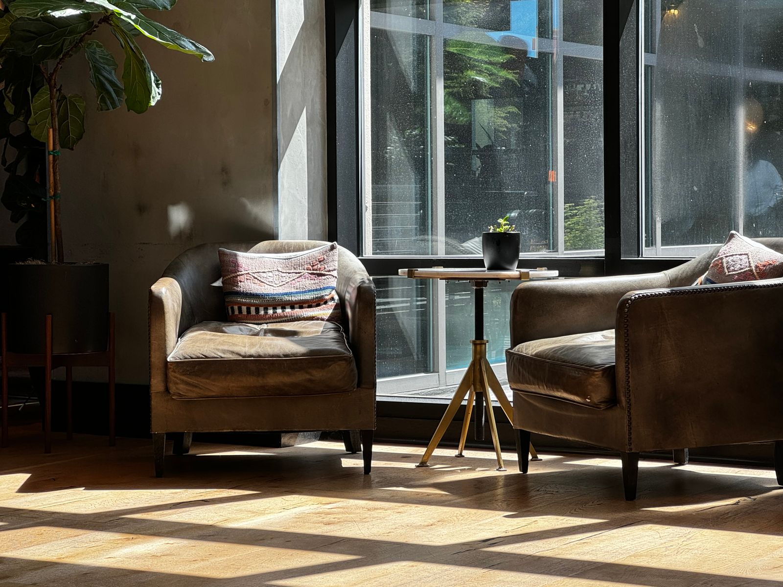 The treatment room: comfortable chairs in warm light